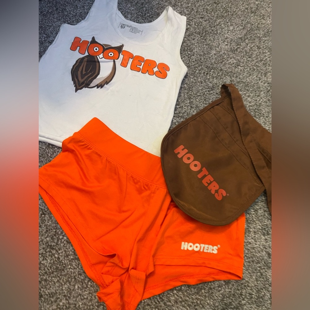 Hooters Sets